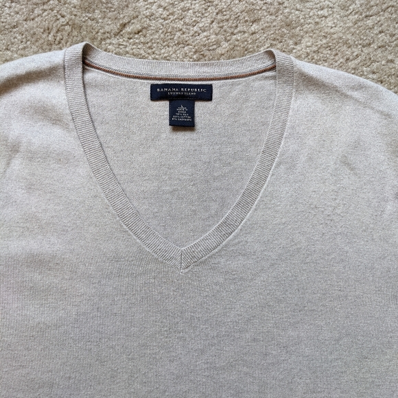 Banana Republic Silk & Cashmere Sweater - Picture 4 of 5